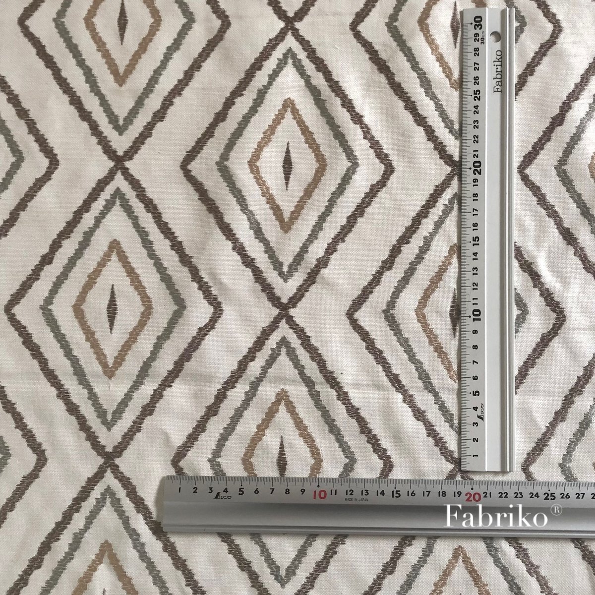 ダイヤ刺繍 | Fabriko