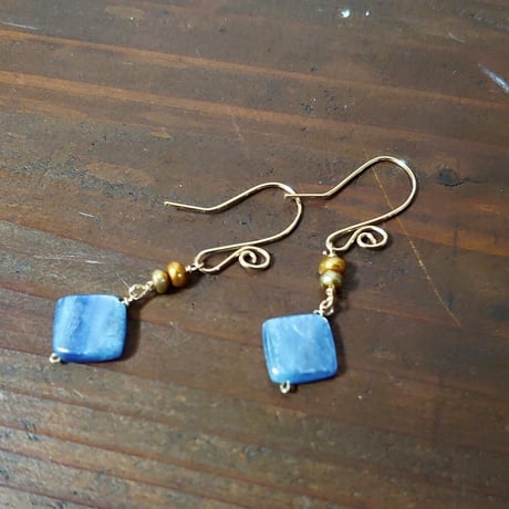 カイヤナイトピアス | STORES