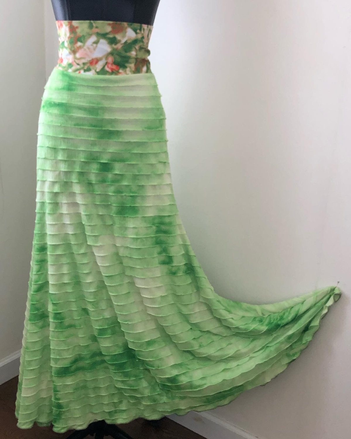フラメンコ　ファルダ　新品　グリーン　フラメンコ衣装　フラメンコレッスン フラメンコファルダ グリーンxフラワーPT フラメンコ 衣装