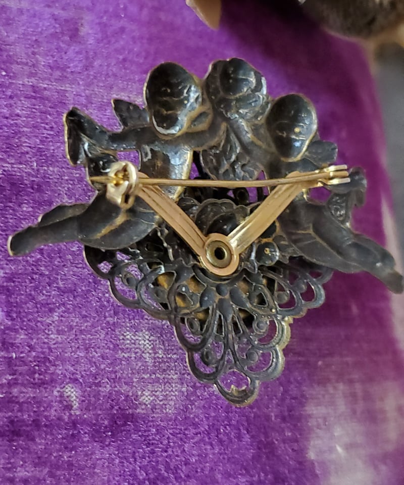 アンティーク天使のブローチ 天使のブローチ ヴィンテージ品 | アンティーク ベルベット Velvet