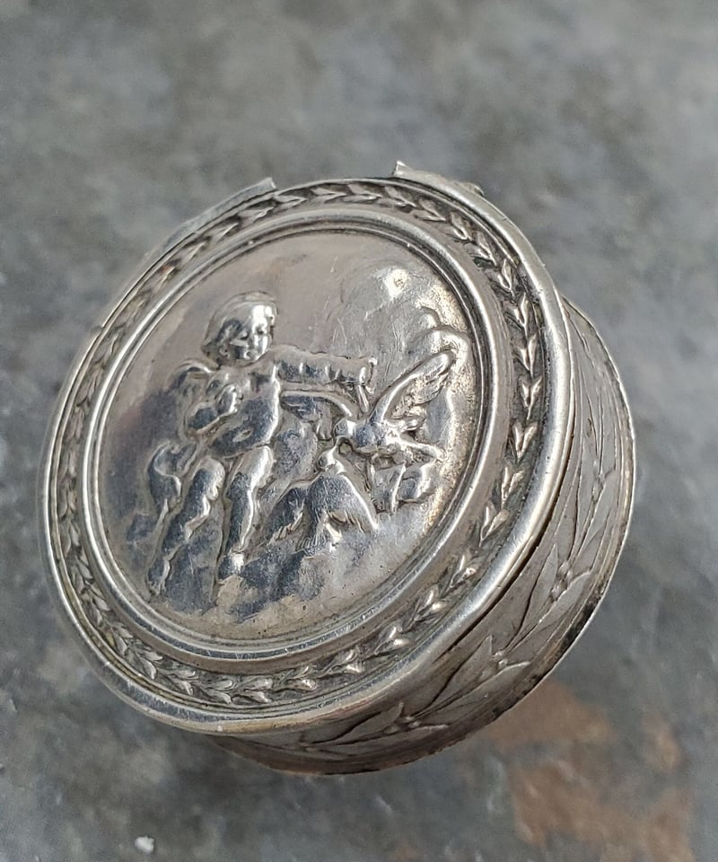 美品★ アンティーク　アゲート　銀製　ピルケース 天使のピルケース アンティーク品 | アンティーク ベルベット Velvet