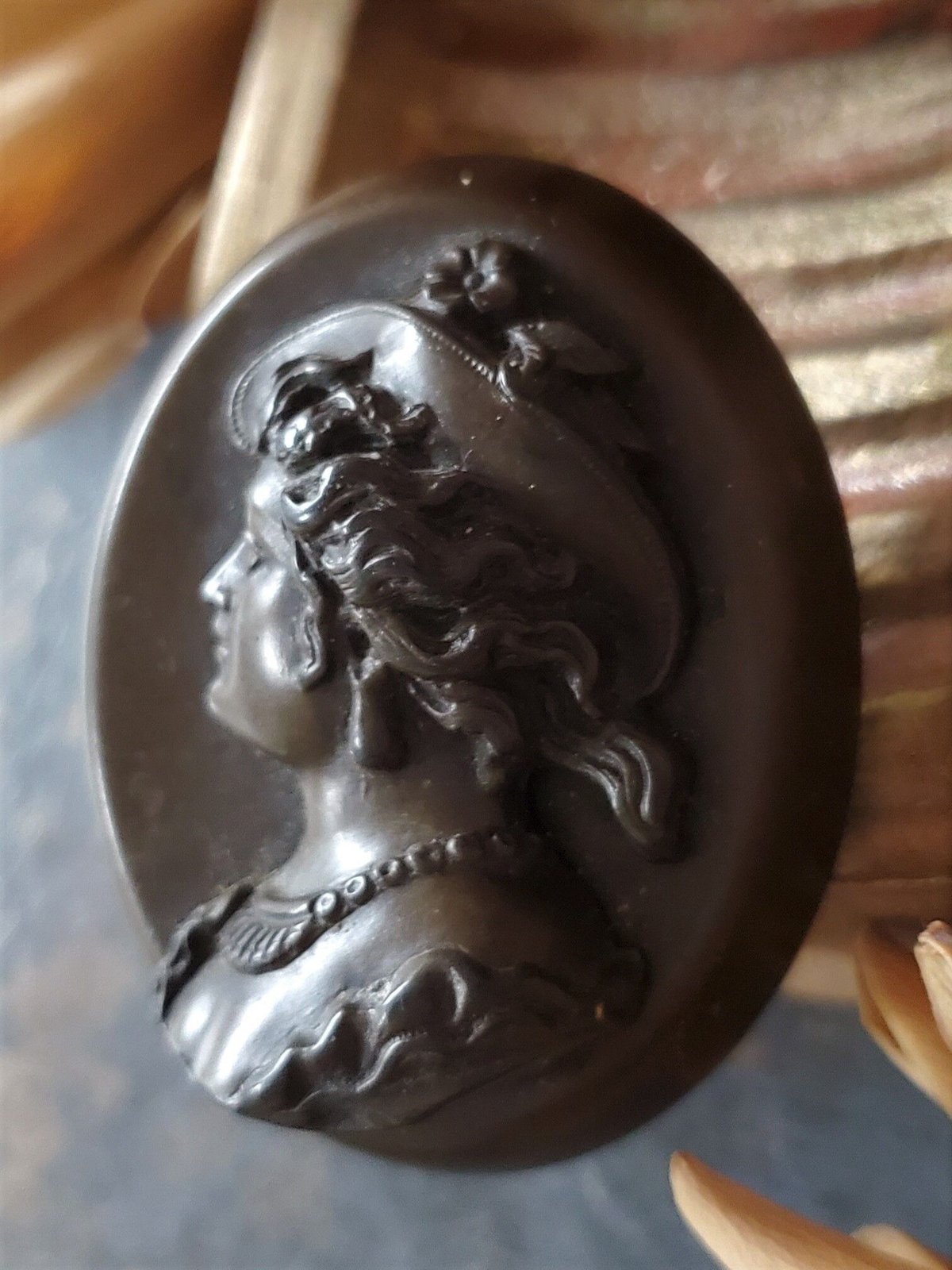 エボナイトアンティーク女性横顔ブローチ fit=scale-down,w=1200