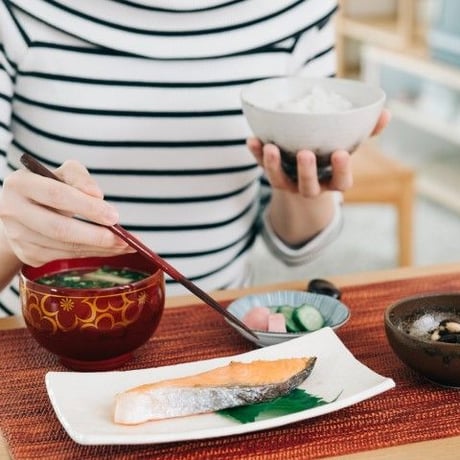 【192】日本(にほん)へ来(く)る前(まえ)に知(し)っておきたい日本(にほん)の食事(しょくじ)のマナー(manner)7つ