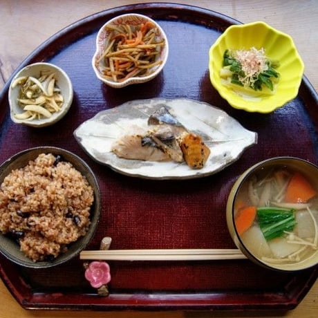 【192】日本(にほん)へ来(く)る前(まえ)に知(し)っておきたい日本(にほん)の食事(しょくじ)のマナー(manner)7つ