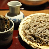 【1331】日本料理（にほんりょうり）の　味（あじ）の　秘密（ひみつ）「出汁（だし）」と　料理（りょうり）を　したり　食（た）べたりするときに　使（つか）う「つゆ」