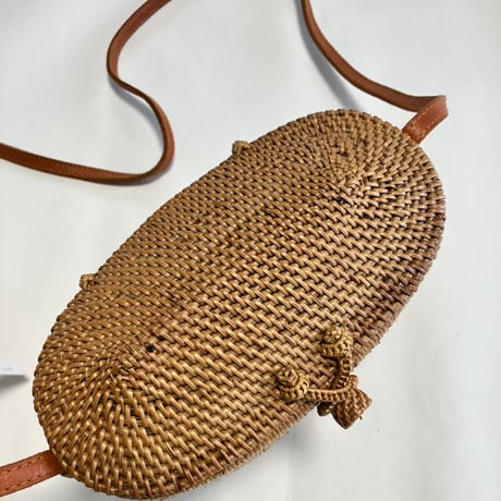 アタショルダーバック　蓋つき