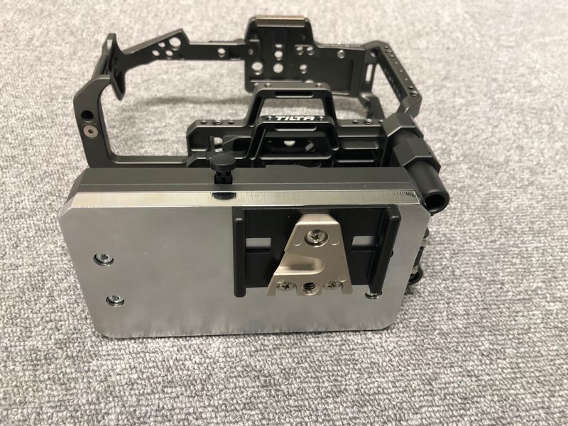 TILTA用SONY(VCT-14)三脚用Vエッチプレート（TA-BSP-VーG付き） | J