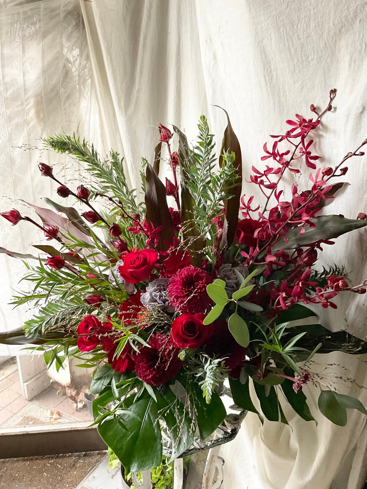 豪華なアレンジメント！ 生花アレンジメント（特別な想いを）XLサイズ ワンサイド | 松田生花