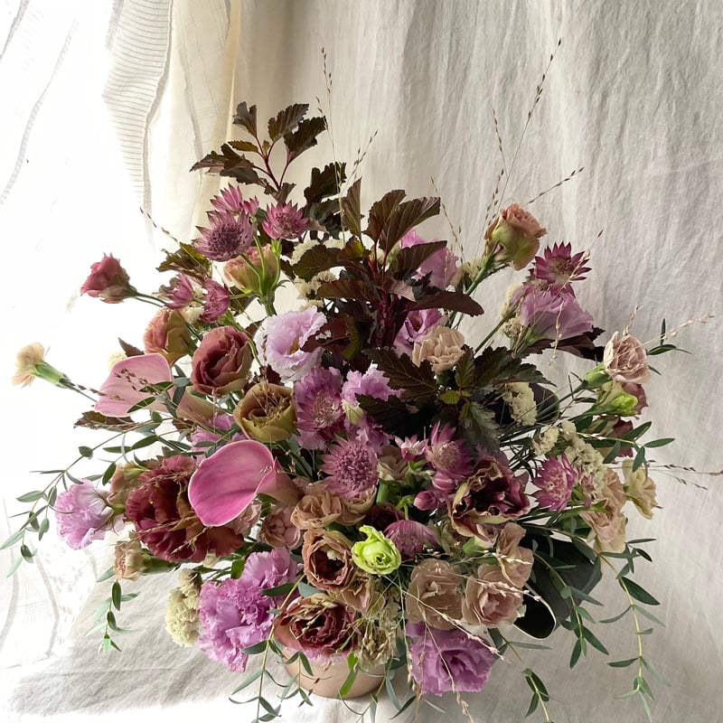 豪華なアレンジメント！ 生花アレンジメント（特別な想いを）XLサイズ ワンサイド | 松田生花