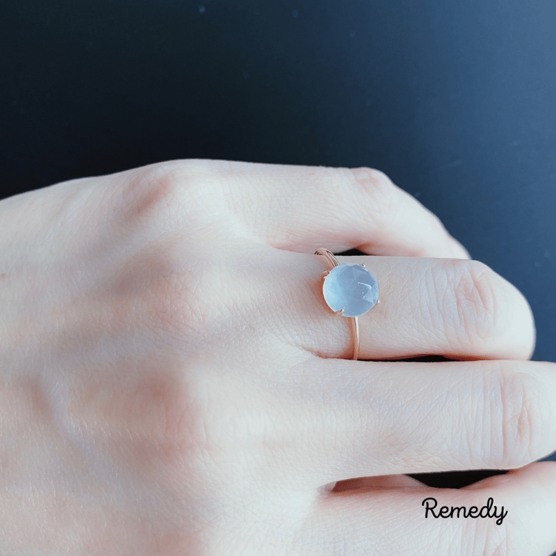 スカイブルートパーズ ・白蝶貝の一粒リング（11月誕生石） | Remedy