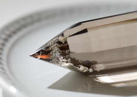 スモーキーガーデンクォーツ ヴォーゲルワンド 12面カット　ホワイトガーデン入り【ヒーリング】