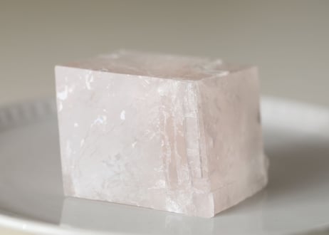 ピンクオプティカルカルサイトキューブ