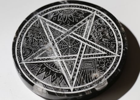【魔法のことだま】オルソセラスの化石の五芒星プレート