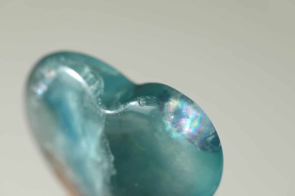 希少 虹入り イエローフローライト テンドリ 天然石 ハート fit=scale-down,w=1200