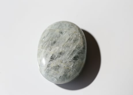 【風になる】アクアマリン 小さな握り石