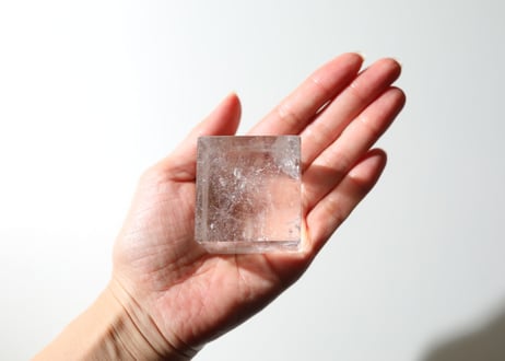 【内なるあなたへ】ブラジル産 虹入りクリアクォーツ キューブ