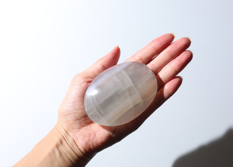 くるみ様　高品質　シルキーフローライト　大きめパーム　握り石 くるみ様 高品質 シルキーフローライト 大きめパーム 握り石 くるみ様