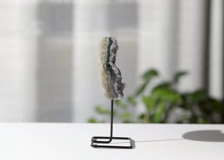 【宇宙の結晶】アメジスト クラスターの月 台座付き