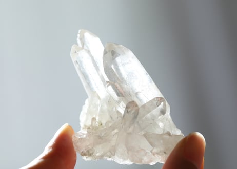 天然石 水晶のクラスター　置物F.62 Amazon.co.jp: 天然水晶 原石 天然石 台座付き クラスター 置物