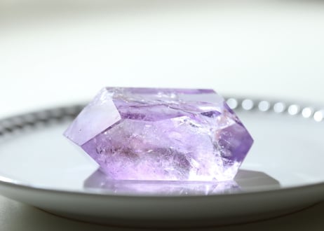 【美への目覚め】虹入りアメジスト フリーフォーム
