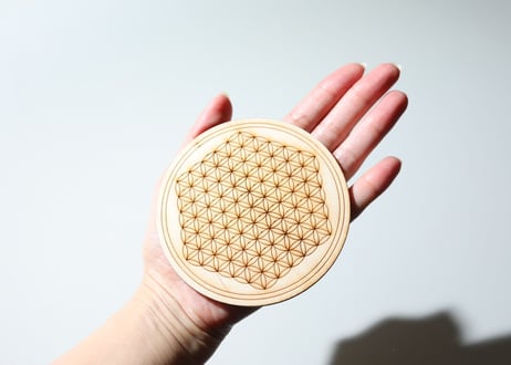 【ヒーリングと願望実現】フラワーオブライフ 木製グリッドプレート（10cm）