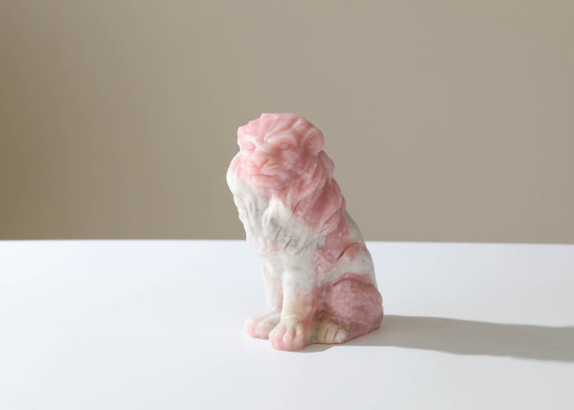 天然石　ライオン　ピンクオパール 悟りのシッディ入り】ピンクオパール 大きなライオン | Y.S.Y24