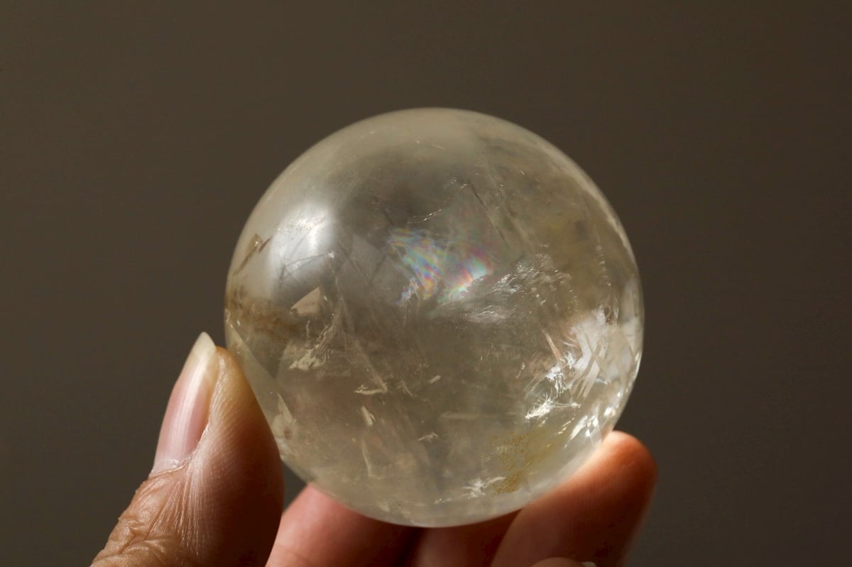 天然石　虹入り　ゴールデンカルサイトスフィア 許す強さ】虹入り ゴールデンカルサイト スフィア | Y.S.Y24