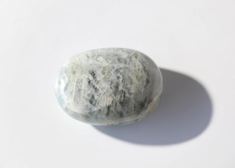 【瞑想的に生きる】アクアマリン 小さな握り石