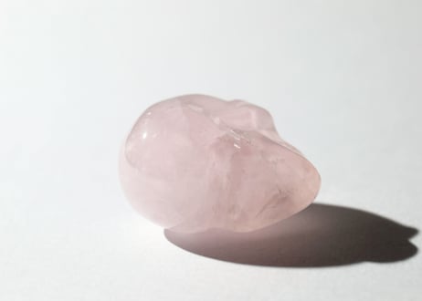 【CHARISMA&ABUNDANCE 人を惹きつける（ビジネスの成功）シジル封入 オリジナルカード付き❣️】ローズクォーツの小さなスカル ※イベントクーポン使用不可