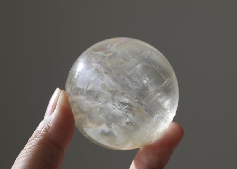 天然石　虹入り　ゴールデンカルサイトスフィア 神が宿る石】虹入り ハイクオリティゴールデンカルサイト