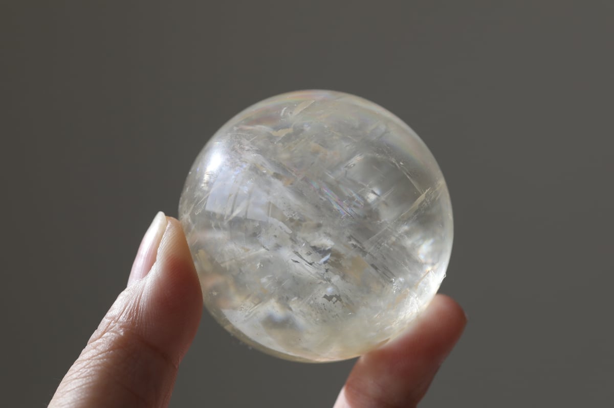 神が宿る石】虹入り ハイクオリティゴールデンカルサイト スフィア 木