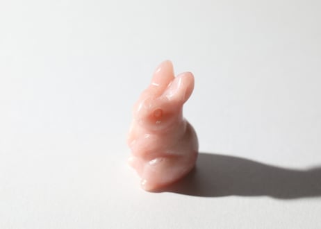 【飛躍する】ピンクオパール うさぎ