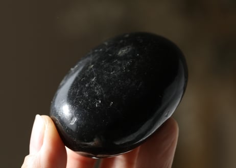 【体へ愛をこめて】ブラックトルマリン 握り石