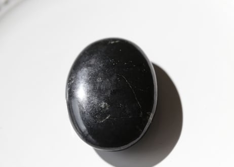 ブラックトルマリンの握り石　【つながり】