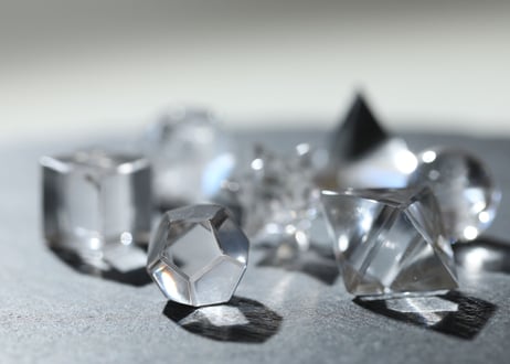【魔法のクリスタル】ガネッシュヒマール産水晶　幾何学７個セット小 ラクタ箱入り