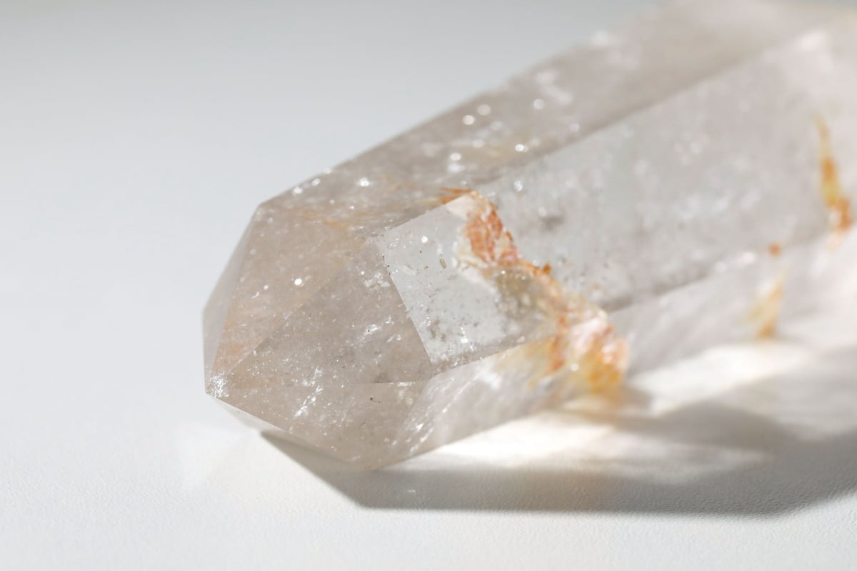 ヘマタイト&クリアクォーツ 地球と手を繋ぐ】クリアクォーツ ポイント ヘマタイト入り | Y.S.Y24