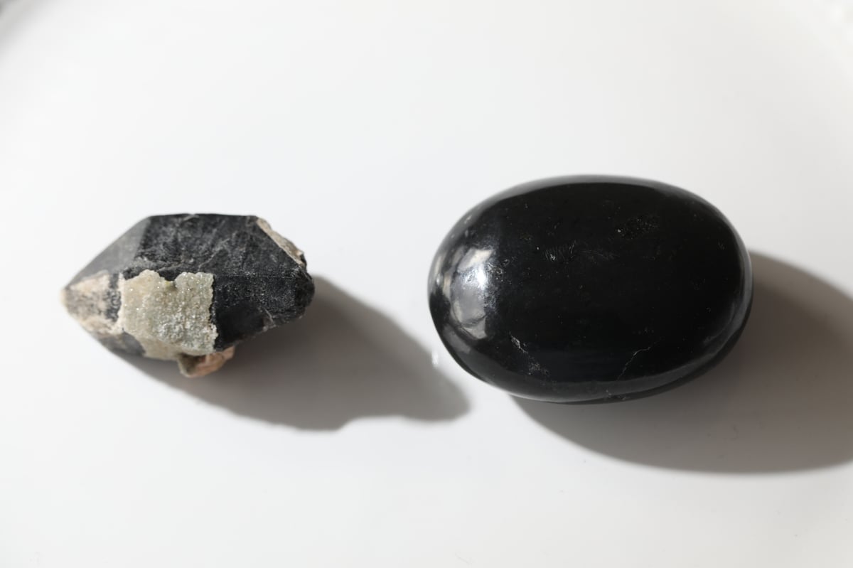 魔除け】ブラックトルマリン 握り石＆モリオン 原石の結界セットC