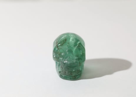 【覚醒の記憶】ハイクオリティ 虹入り グリーンフローライト スカル