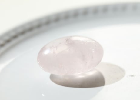 【Jewel】ハイクオリティ 虹入りローズクォーツ タンブル