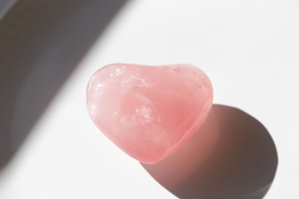 ❤︎濃いめ ピンク❤︎ ローズクォーツ ウィング 濃いピンクのローズクォーツ ハート 【ときめき】 | Y.S.Y24
