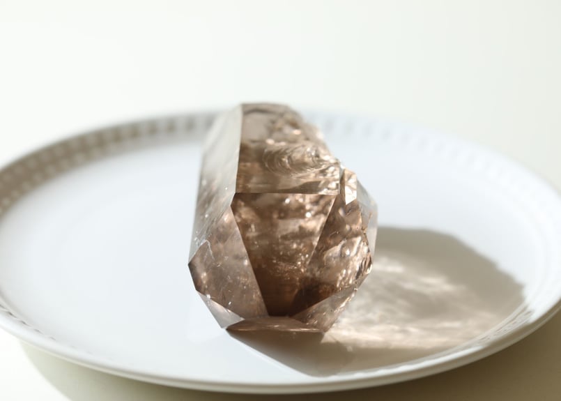 湖のほとり】ア・ヌーヴ産 虹入りスイススモーキークォーツ 原石