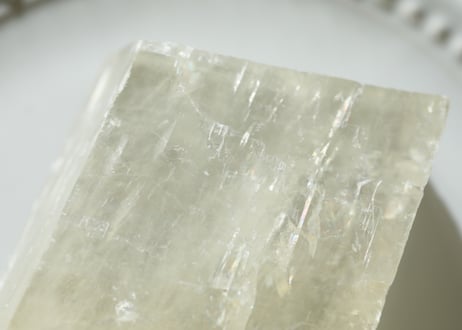 【洞察を照らす内なる太陽】虹入り ゴールデンオプティカルカルサイト