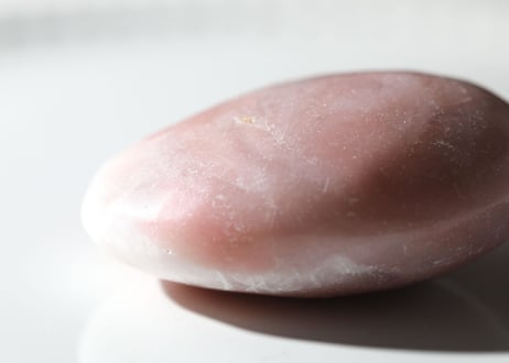 【魅了する】ピンクオパール 握り石