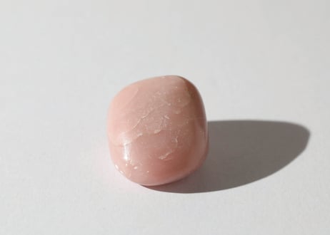 【キューピッドが宿る】ピンクオパール タンブル