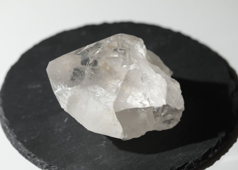 マニハール　水晶 マニハール産ヒマラヤ水晶では珍しい丸玉/希少なルチル入りの70