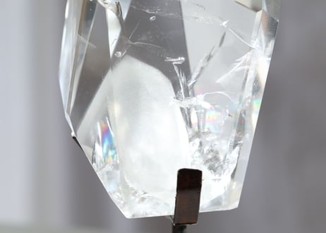 【スーパーレア】虹入り ファントム レムリアンクォーツ 磨き 台座付き