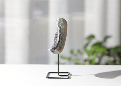 【宇宙の結晶】アメジスト クラスターの月 台座付き