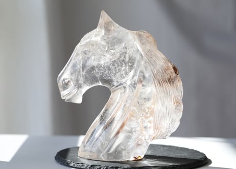 ミナスジェライス州産 虹入り クリアクォーツ 馬