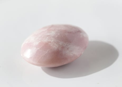 【たまには甘えて】ピンクオパール 握り石