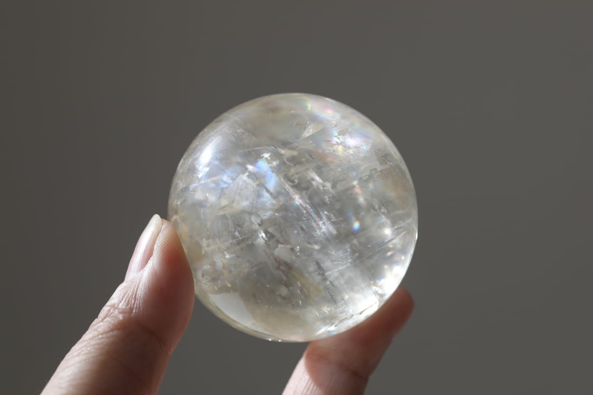 天然石　虹入り　ゴールデンカルサイトスフィア 虹入り！ハニーカルサイト☆スフィア（丸玉）☆瀧川神社にて浄化☆台座